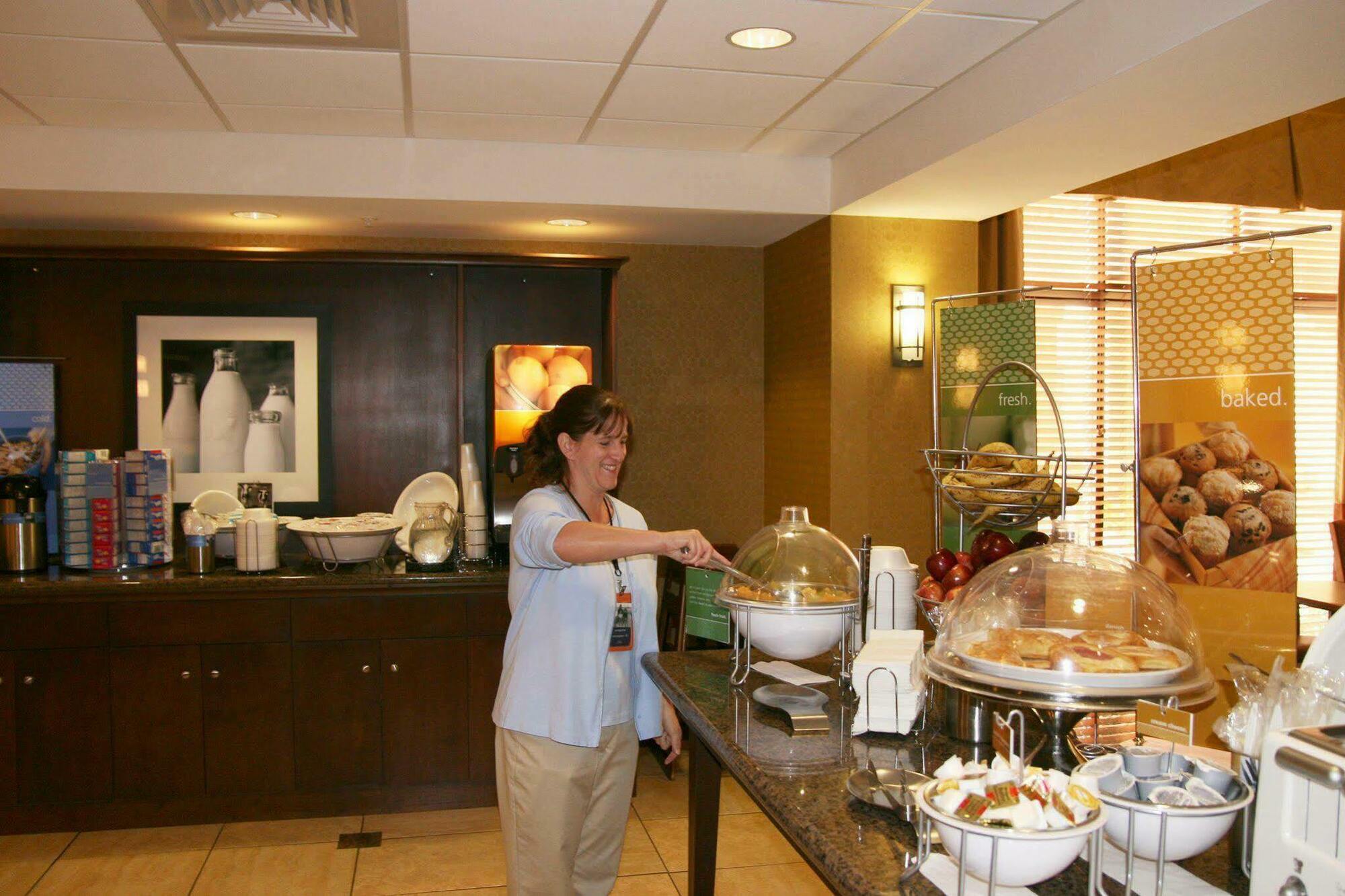 Hampton Inn & Suites Navarre Restaurante foto